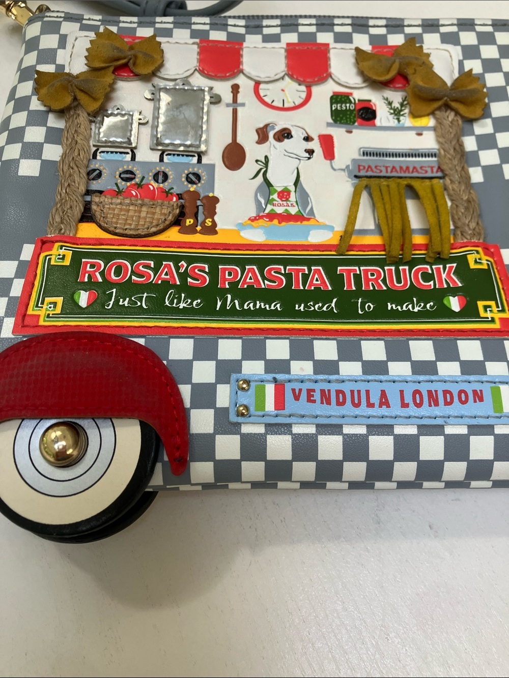 VENDULA!! “Rosa's Pasta Truck" Grey Crossbody Bag - Picture 3 of 10